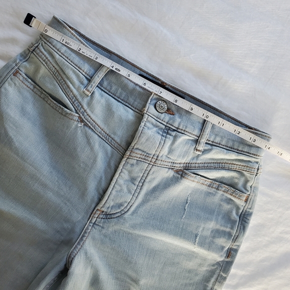 Express Super High Rise Mom Jean Light Blue Wash 4 - Picture 7 of 8